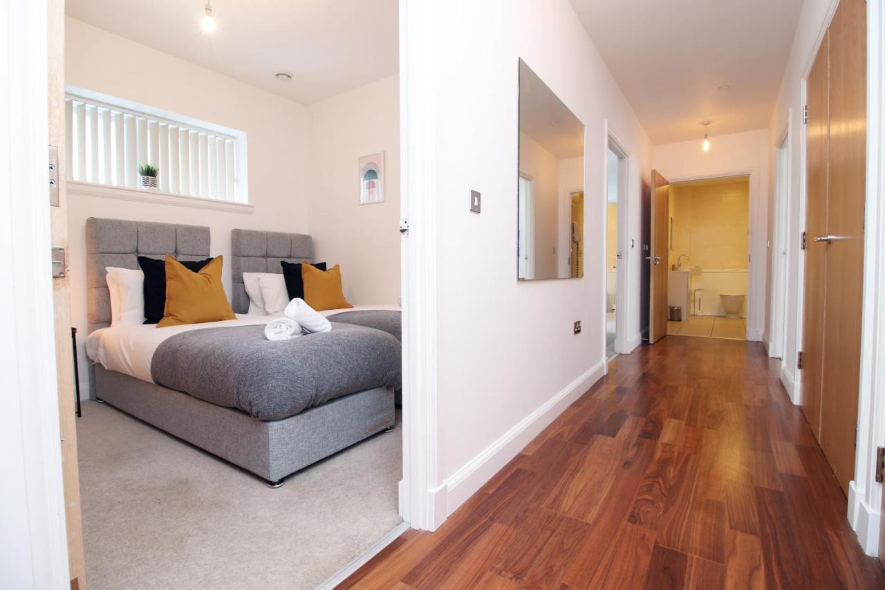 No 2 Under The Clock By Ssw - 2Br, Right In The City Centre, Sleeps 6 Кардифф Экстерьер фото