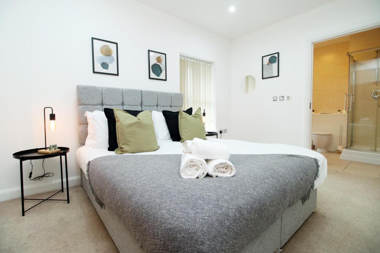 No 2 Under The Clock By Ssw - 2Br, Right In The City Centre, Sleeps 6 Кардифф Экстерьер фото