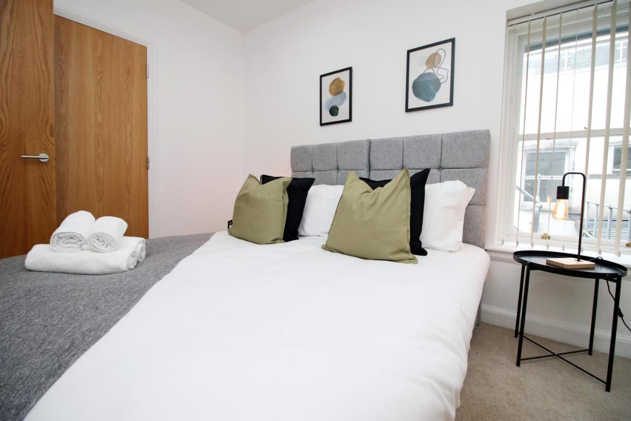 No 2 Under The Clock By Ssw - 2Br, Right In The City Centre, Sleeps 6 Кардифф Экстерьер фото