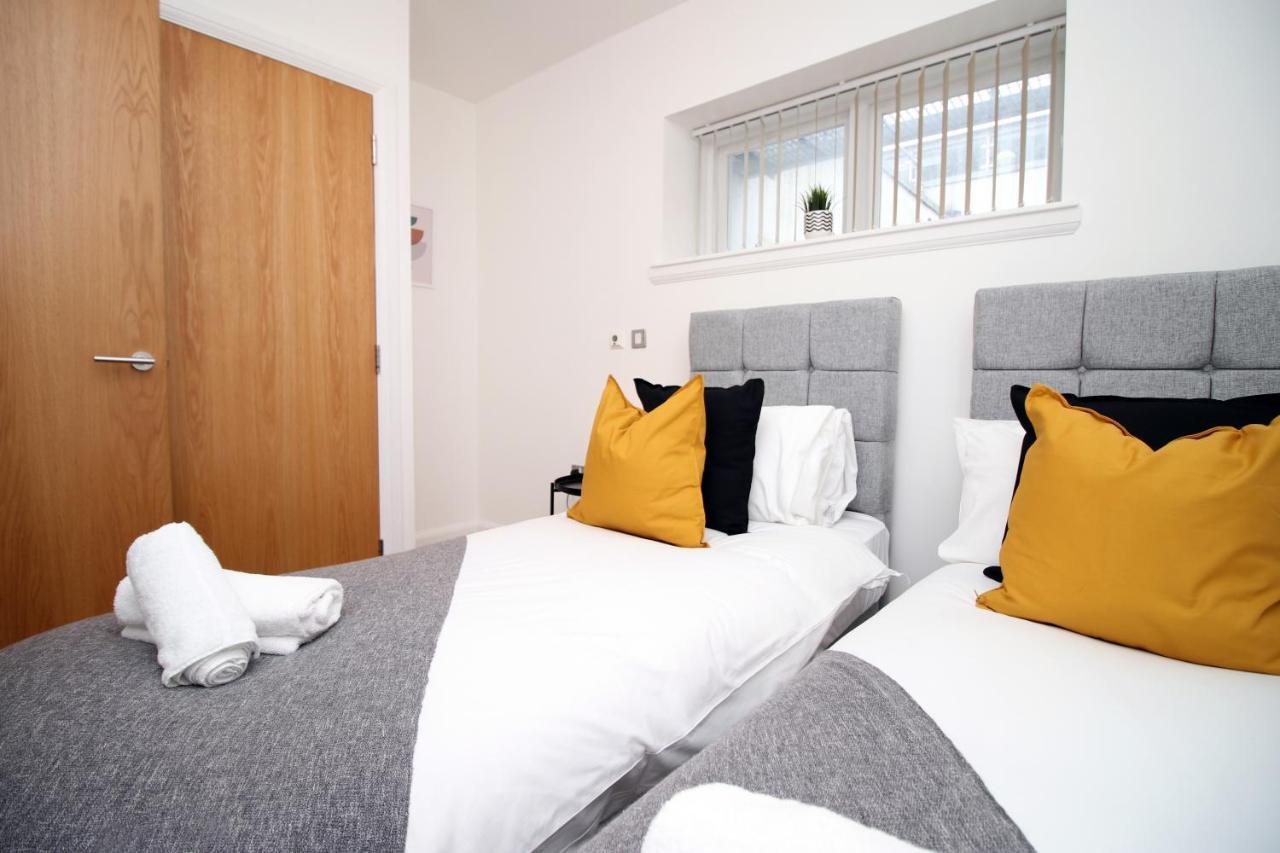 No 2 Under The Clock By Ssw - 2Br, Right In The City Centre, Sleeps 6 Кардифф Экстерьер фото