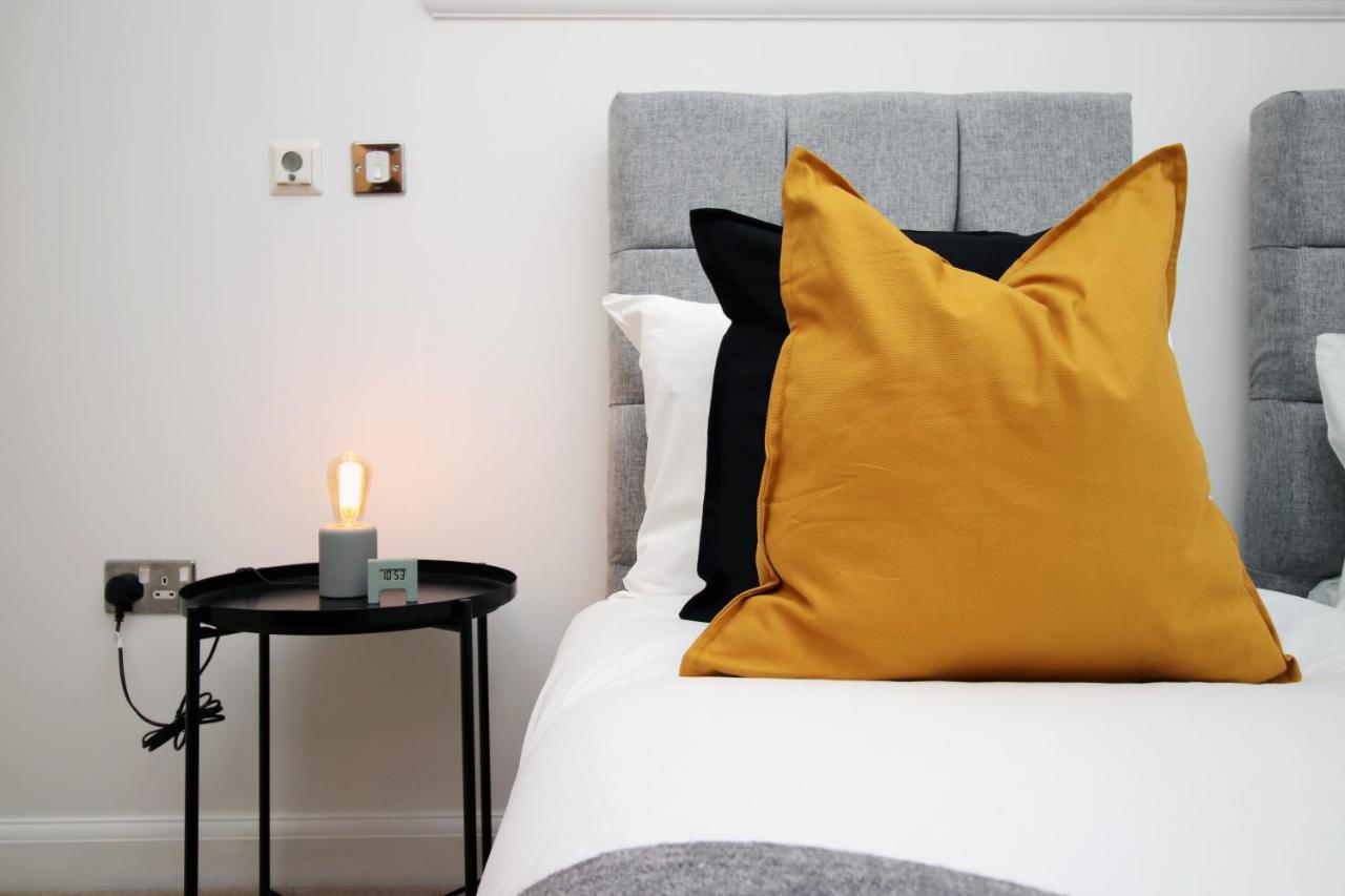 No 2 Under The Clock By Ssw - 2Br, Right In The City Centre, Sleeps 6 Кардифф Экстерьер фото