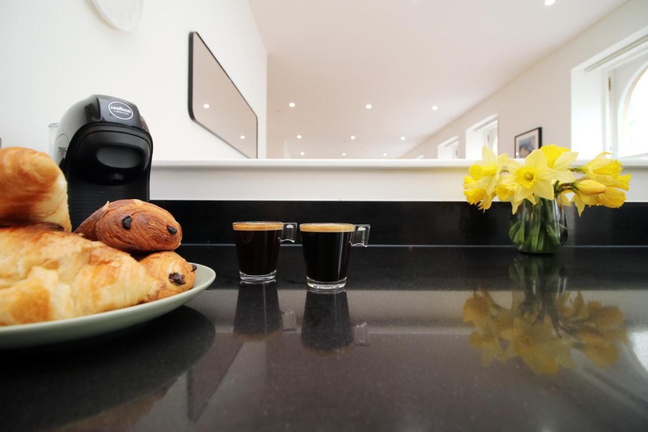 No 2 Under The Clock By Ssw - 2Br, Right In The City Centre, Sleeps 6 Кардифф Экстерьер фото