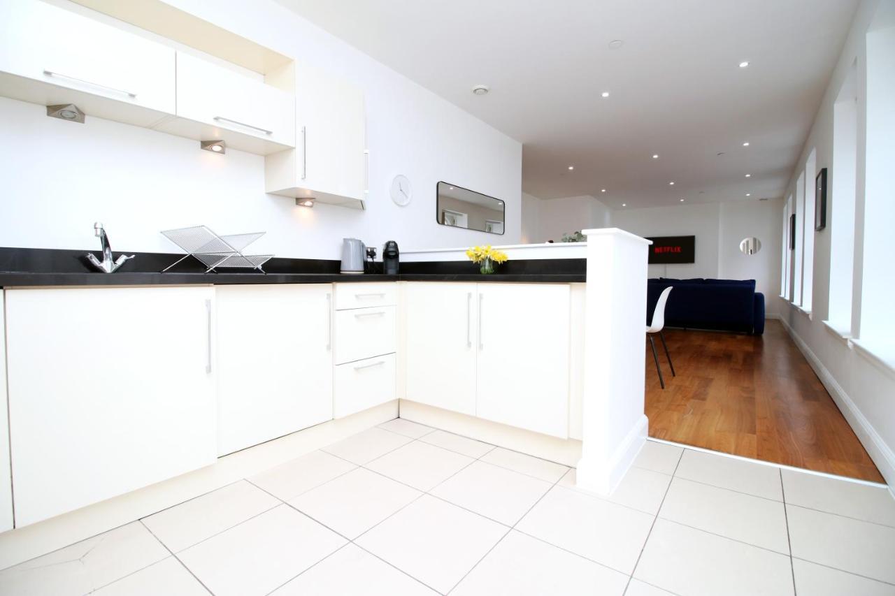 No 2 Under The Clock By Ssw - 2Br, Right In The City Centre, Sleeps 6 Кардифф Экстерьер фото