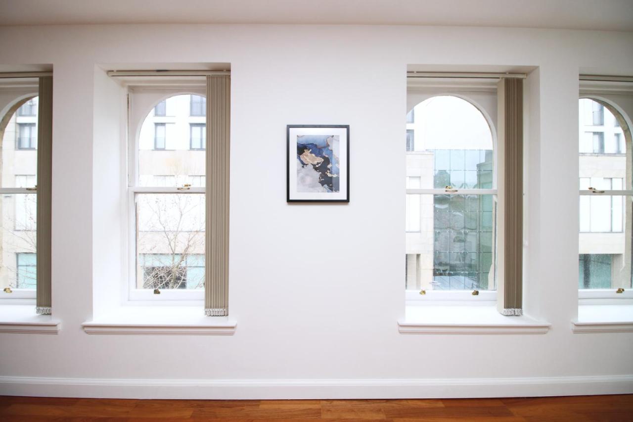 No 2 Under The Clock By Ssw - 2Br, Right In The City Centre, Sleeps 6 Кардифф Экстерьер фото