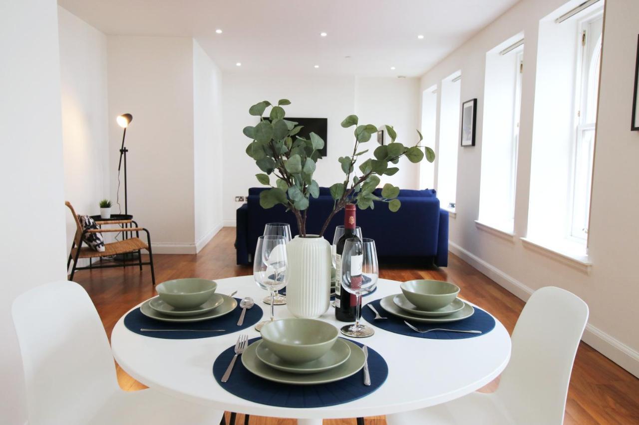 No 2 Under The Clock By Ssw - 2Br, Right In The City Centre, Sleeps 6 Кардифф Экстерьер фото