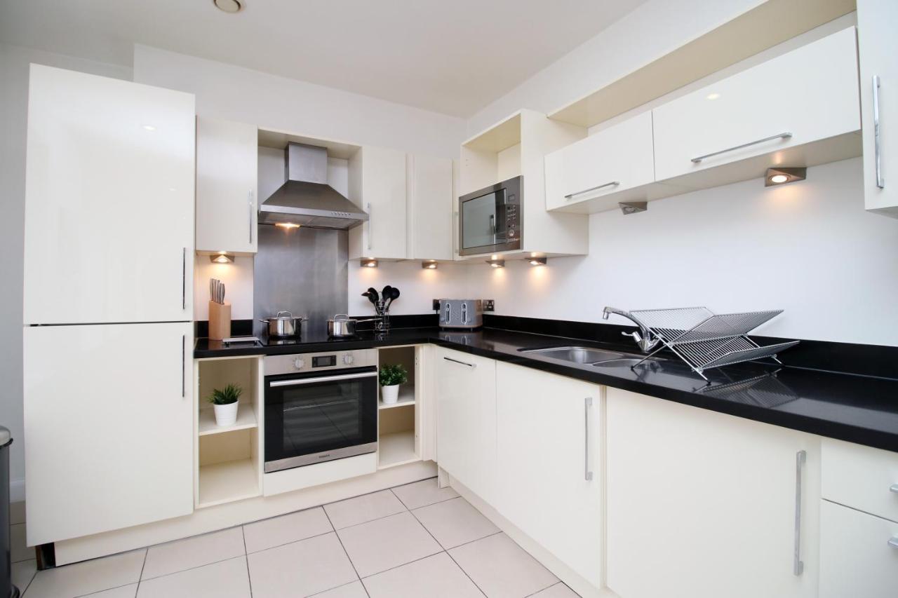 No 2 Under The Clock By Ssw - 2Br, Right In The City Centre, Sleeps 6 Кардифф Экстерьер фото
