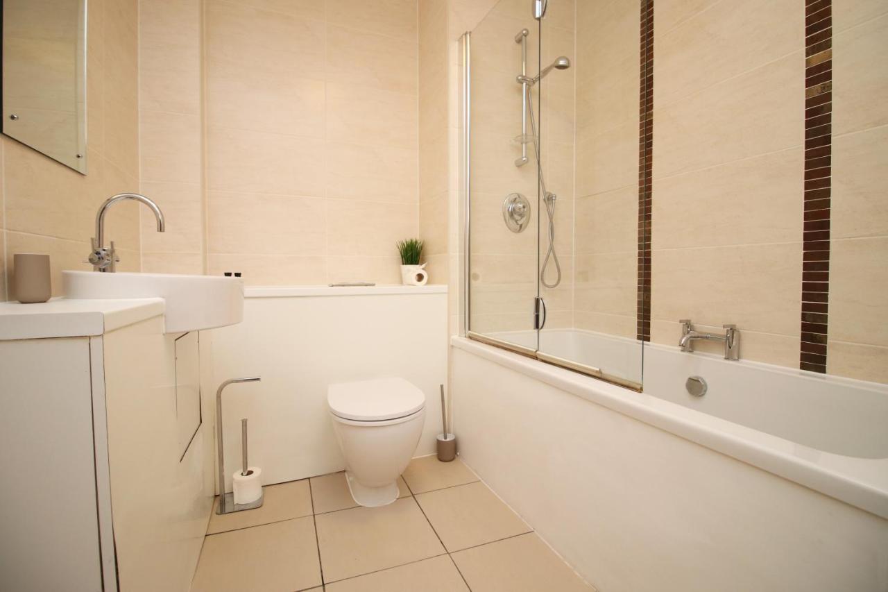 No 2 Under The Clock By Ssw - 2Br, Right In The City Centre, Sleeps 6 Кардифф Экстерьер фото