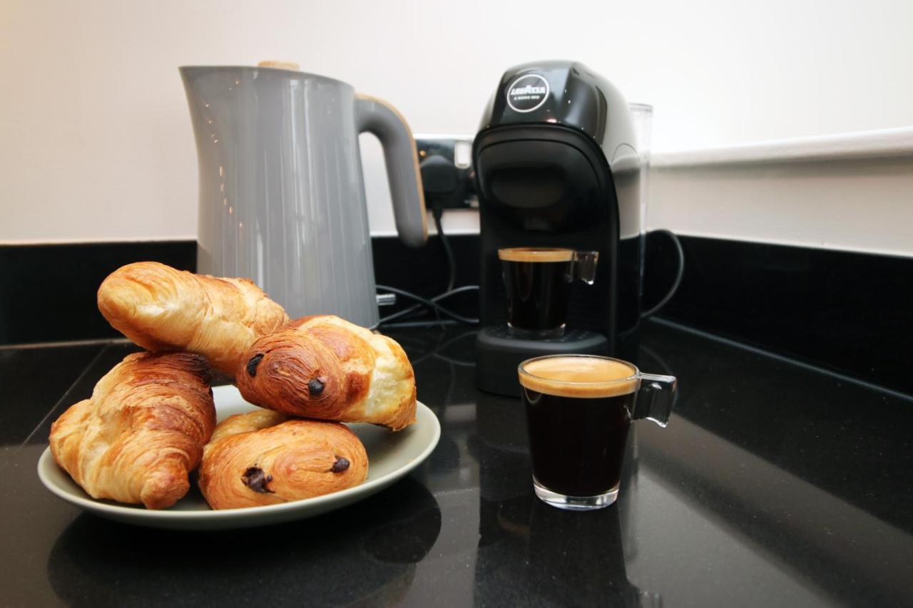 No 2 Under The Clock By Ssw - 2Br, Right In The City Centre, Sleeps 6 Кардифф Экстерьер фото