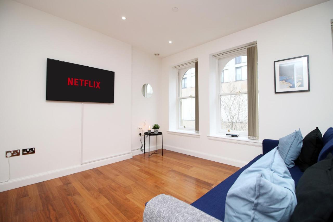 No 2 Under The Clock By Ssw - 2Br, Right In The City Centre, Sleeps 6 Кардифф Экстерьер фото