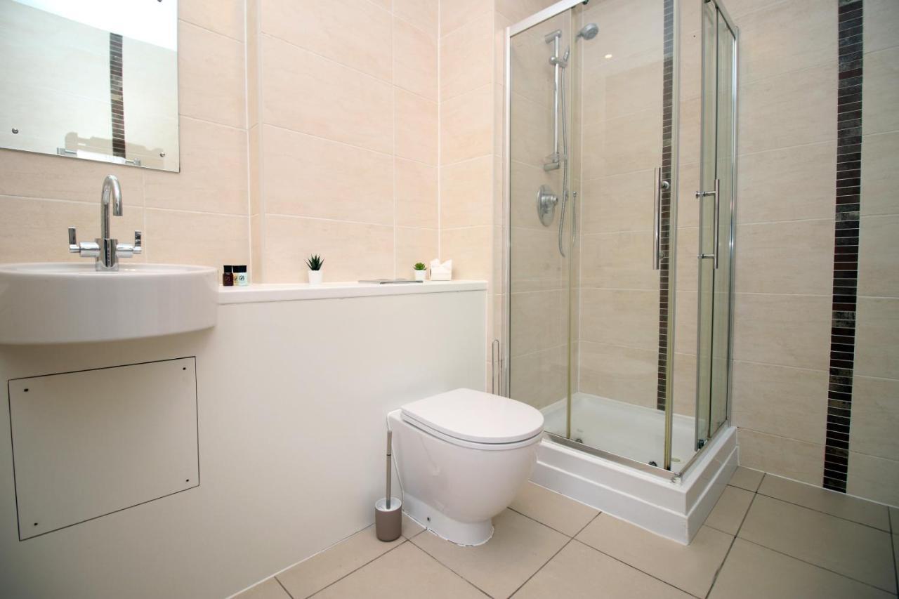 No 2 Under The Clock By Ssw - 2Br, Right In The City Centre, Sleeps 6 Кардифф Экстерьер фото